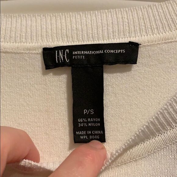 🎉1 hr sale 🎉black & white sweater - Picture 5 of 8